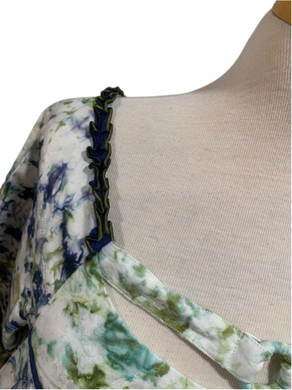 Vntg 70’s handmade tie dye elbow sleeve house dress w/huge sweep sz L - Picture 3 of 8